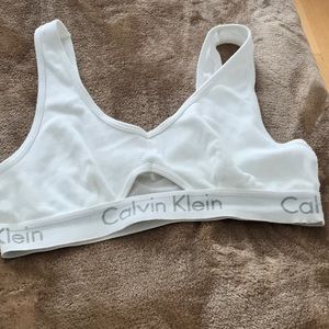 ❤️🧡CALVIN KLEIN WHITE SPORTS BRA